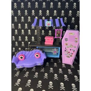 Monster High: Coffin Bean Playset Partial Set